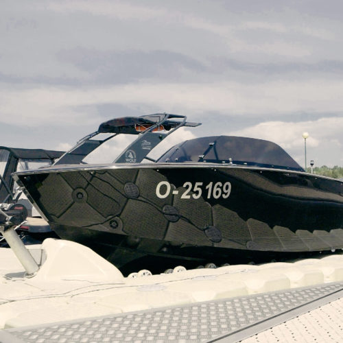 Flying Shark – ein vielseitiges neues Motorboot mit Elektromotor