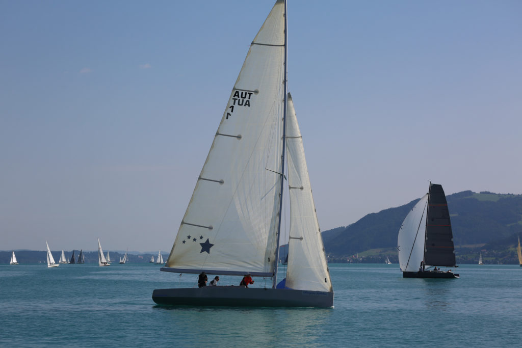 Brenta 33 Segler nimmt an Regatta am Attersee teil. 