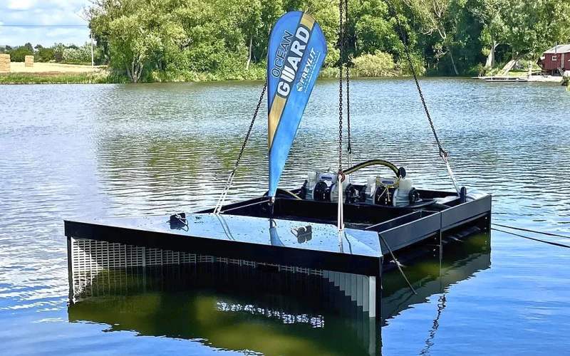 Der Ocean Guard der Firma FREYLIT bei seiner Arbeit im Wasser