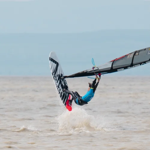 Lennart Neubauer feiert Premieren-Sieg beim Surf Opening