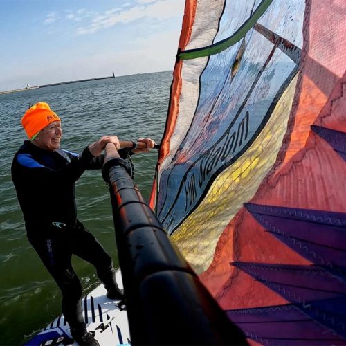 Weltrekordversuch: 88-Jähriger möchte ältester Windsurfer der Welt sein