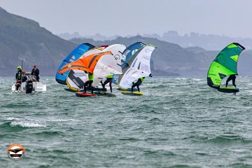 Frankreich dominiert bei Wingfoil EM in Brest