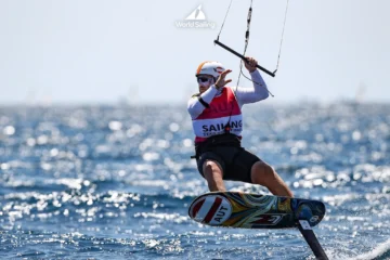 Pre-Olympics: ÖSV Kiter Valentin Bontus holt sich ersten Wettfahrtsieg