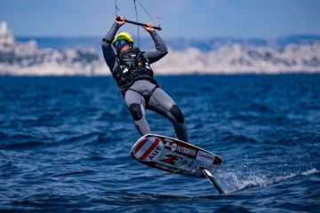 Pre-Olympics: Kiter Valentin Bontus bei Auftakt auf Rang 4