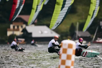 Kitefoil Grand Prix: Favoriten triumphieren am Traunsee