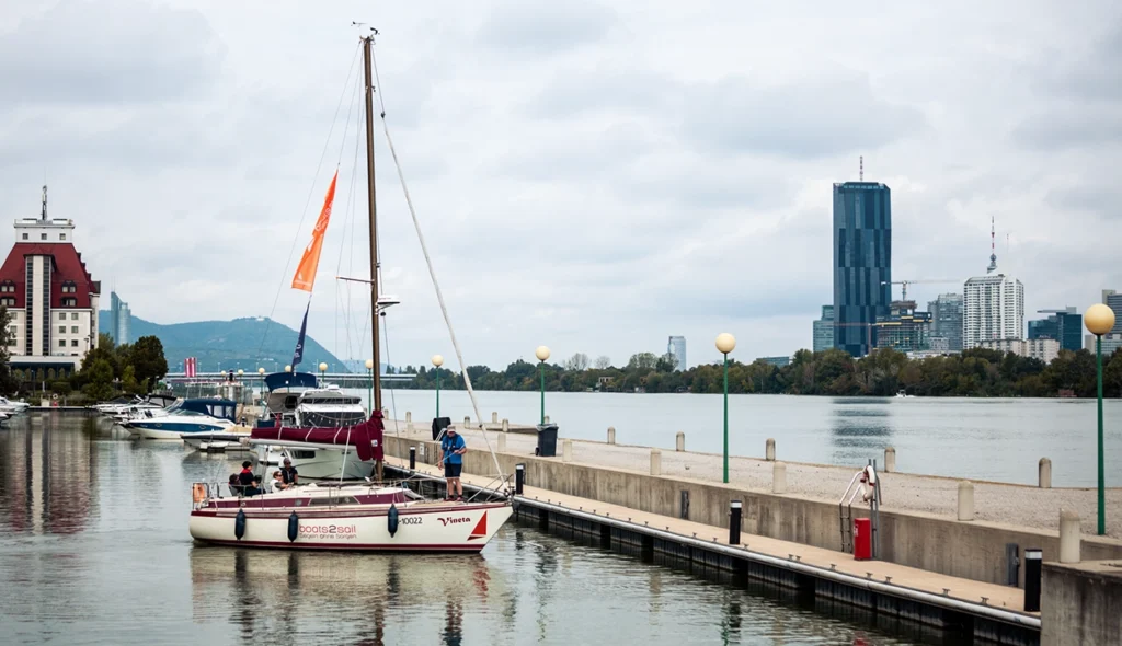 Ready für die Segelsaison 2024: 12 % Rabatt für alle OeSV-Mitglieder auf Boats2Sail Kurse 