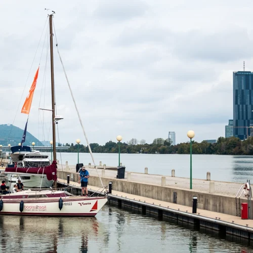 Ready für die Segelsaison 2024: 12 % Rabatt für alle OeSV-Mitglieder auf Boats2Sail Kurse 